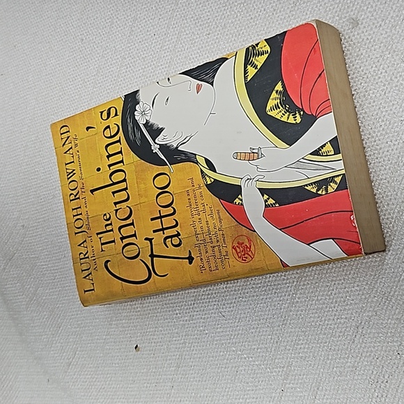 3/$10 The Concubine's Tattoo (Sano Ichiro Novels Book 4) - Picture 1 of 10